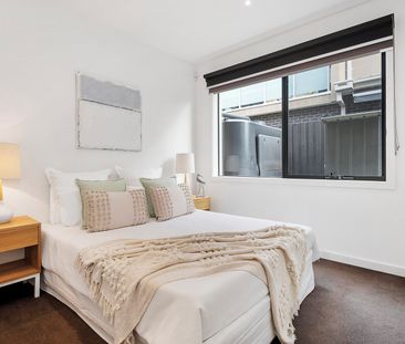 Contemporary boutique living by the bay! - Photo 5