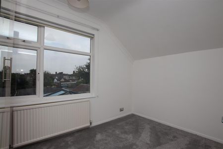 3 bedroom Semi-Detached House to let - Photo 3