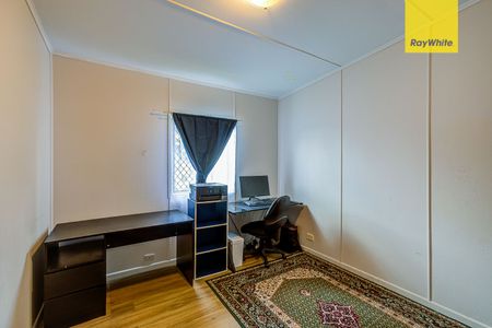 3 Bedroom Home in Great Location, Walk to Train, Primary School, Shops & Park - Photo 3