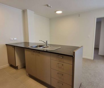 Modernised 3 bedroom apartment across road from Mall - Photo 4