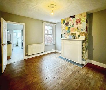 3 bedroom terraced house to rent - Photo 3