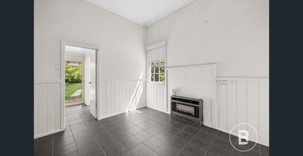 TWO BEDROOM COTTAGE CLOSE TO BALLARAT CBD - Photo 1