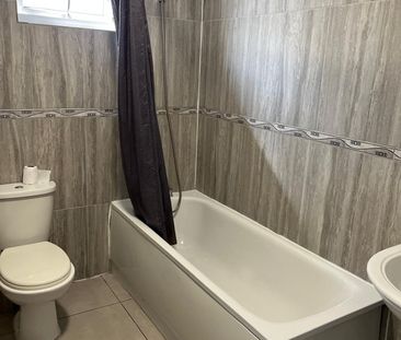 1 Bed Flat, Station Parade, IG11 - Photo 6