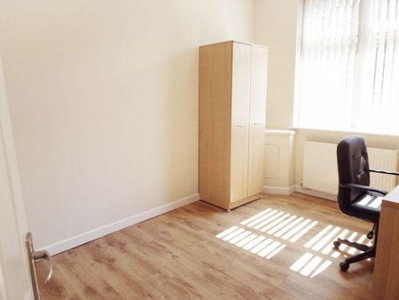 4 bedroom terraced house to rent - Photo 3