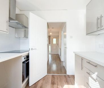 3 bedroom House To Let - Photo 6