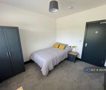 1 bedroom in a house share to rent - Photo 2