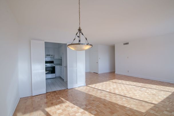 3555 Cote-des-Neiges Road - Photo 1