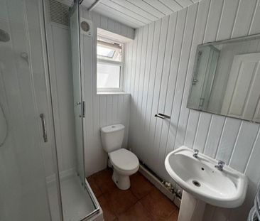 1 bedroom in a house share to rent - Photo 6