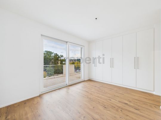 Attique d'exception, 3.5p, 91m², dernier étage avec terrasse de 95m² + vue dégagée et grand garage box - Photo 1