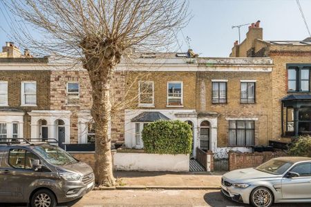 3 bedroom flat to rent - Photo 2