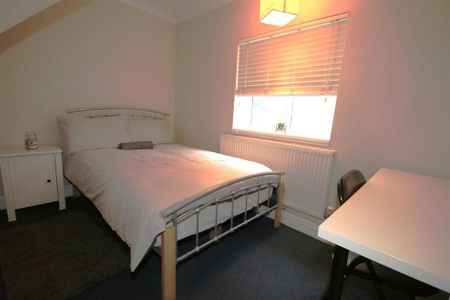 4 bedroom house to rent - Photo 3