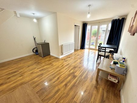 4 bedroom terraced house to rent - Photo 5