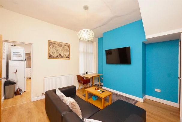 1 bedroom in a house share to rent - Photo 1