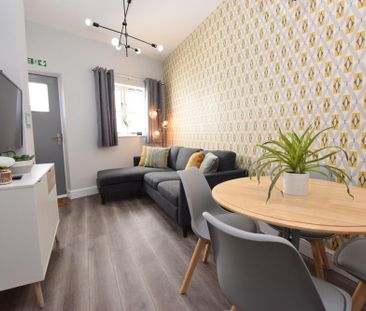 1 bedroom in a house share to rent - Photo 2