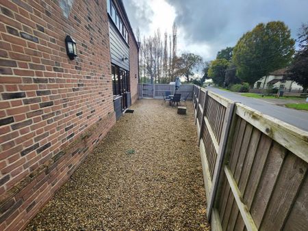 2 bedroom detached house to rent - Photo 2