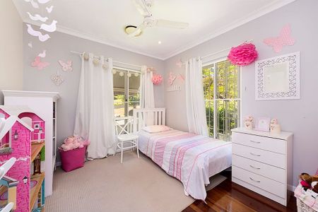 23 Newbolt Street, Holland Park. - Photo 3