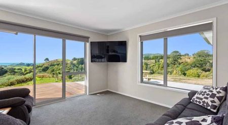 Near New Country Home with Stunning Views - Photo 4