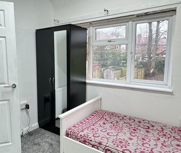 2 Bed Terraced House, Manton Crescent, NG9 - Photo 5