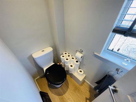 4 bedroom end of terrace house to rent - Photo 5