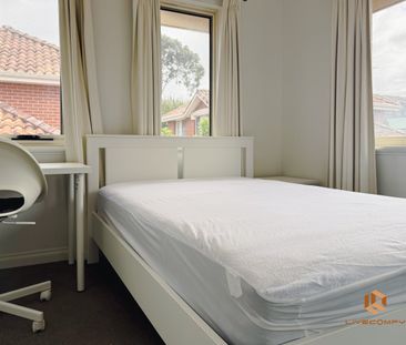 Victoria Park - Photo 1