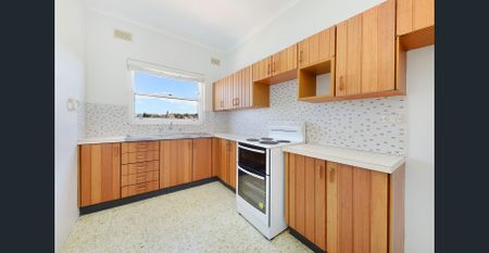 Sunny One Bedroom Apartment With Ocean Glimpses - Photo 2