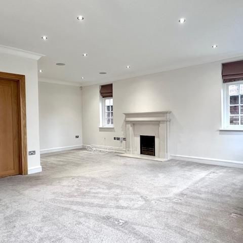 6 bedroom detached house to rent - Photo 1