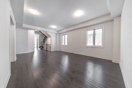 For Lease - 7 Conductor Avenue, Whitchurch-Stouffville, Ontario - Photo 2