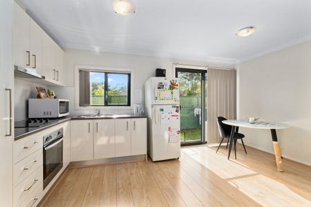 Well-Maintained 2-Bedroom Granny Flat with Easy Access To Transport! - Photo 2