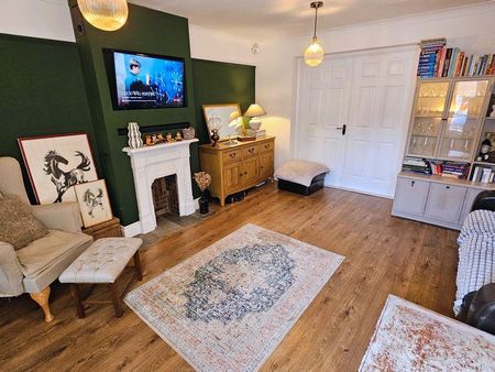 4 Bedroom Semi-Detached House For Rent - Photo 4