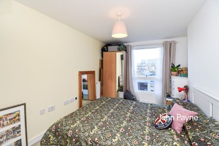 Flat to rent - Seren Park Gardens, London, SE3 - Photo 3