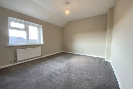 2 bedroom end of terrace house to rent - Photo 2