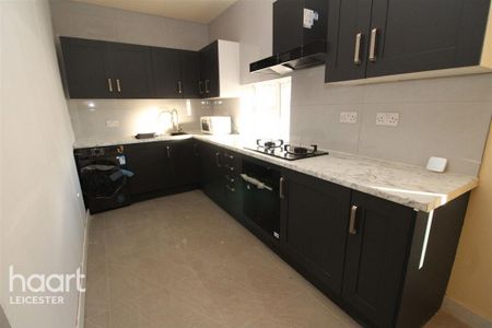 1 bedroom in a house share to rent - Photo 2