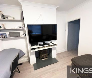 4 bedroom detached house to rent - Photo 2