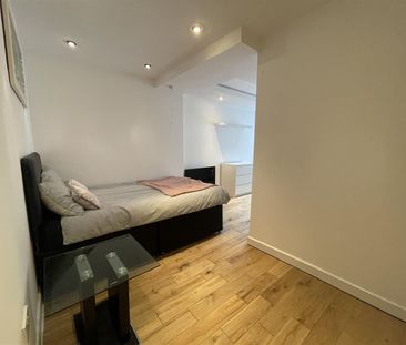 The Parade, Roath, Cardiff - Photo 4