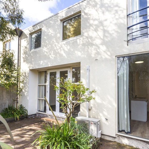 2-Bedroom Townhouse with Private Courtyard in Prime Christchurch Location! - Photo 1