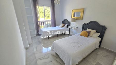 Middle Floor Apartment · Nueva Andalucía - Photo 4