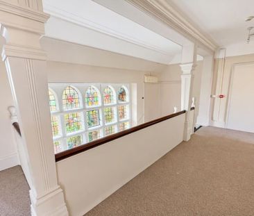 Bright and beautiful two-bedroom flat in historic Tillingham Hall - Photo 6