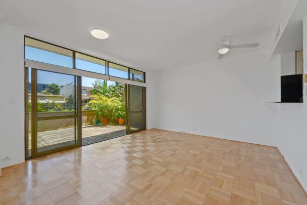 Wimbledon Spacious sundrenched townhouse over two levels. - Photo 1