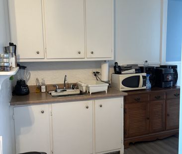 Beau grand 3 1/2, 3e étage , tout inclus ! Octobre - Photo 6