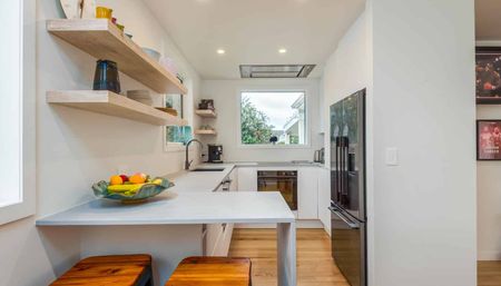 Warm character meets modern comfort on Robinson Street - Photo 2