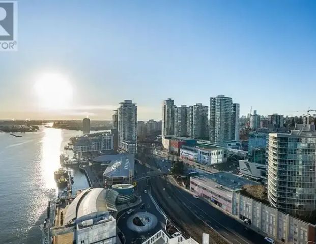 1708 680 QUAYSIDE DRIVE | 1708 680 QUAYSIDE DRIVE, New Westminster - Photo 1