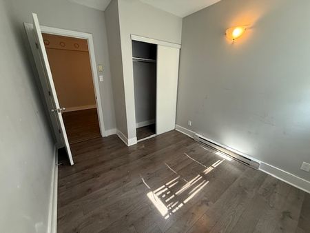 420 Parkdale Ave - Photo 3