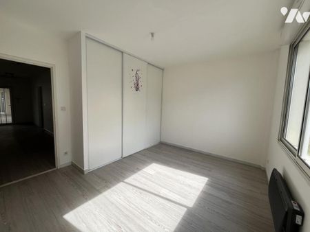 PIERRELATTE - A LOUER APPARTEMENT EN REZ DE CHAUSSEE T3 D'ENV. 70 M² - Photo 3