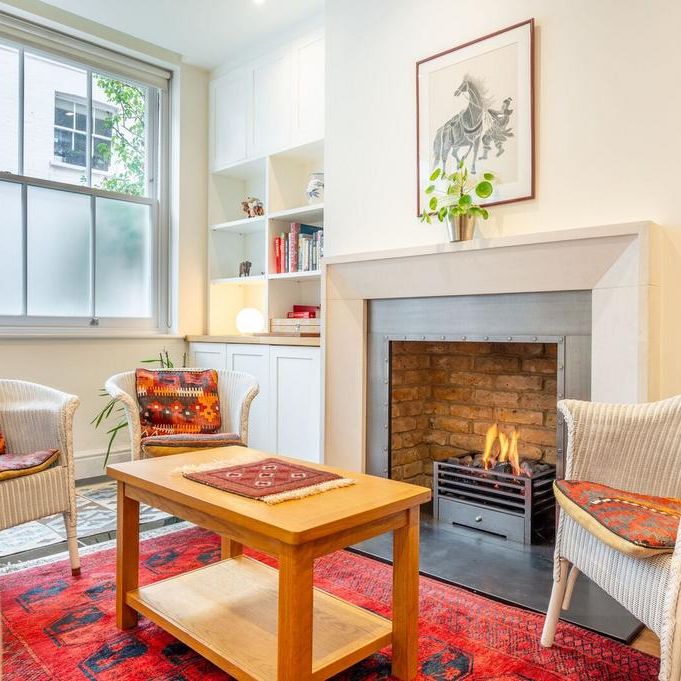 4 bedroom mews to rent - Photo 1
