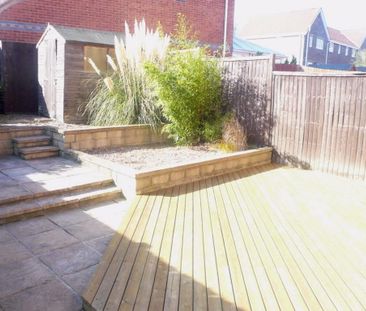 3 bedroom end of terrace house to rent - Photo 2