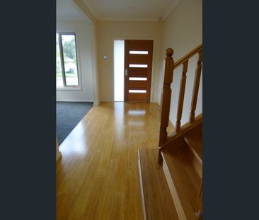 SUPER LARGE MODERN TWO STOREY 4 BEDROOM! - Photo 1