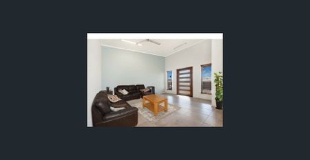 Modern living on the Sunshine Coast - Photo 3