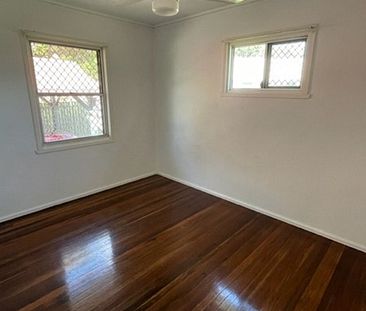 15 Sturt Street, 4305, Leichhardt Qld - Photo 1