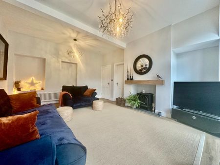 2 bedroom mews to rent - Photo 2