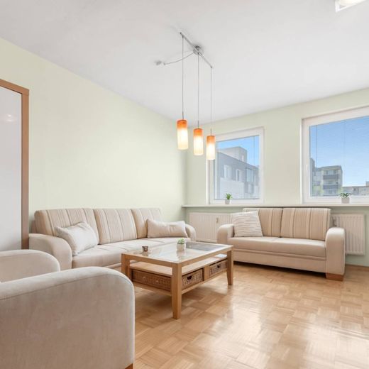 Na prenájom príjemný 3 izbový byt, m.č. Vrakuňa - BA, 77 m2. - Photo 1